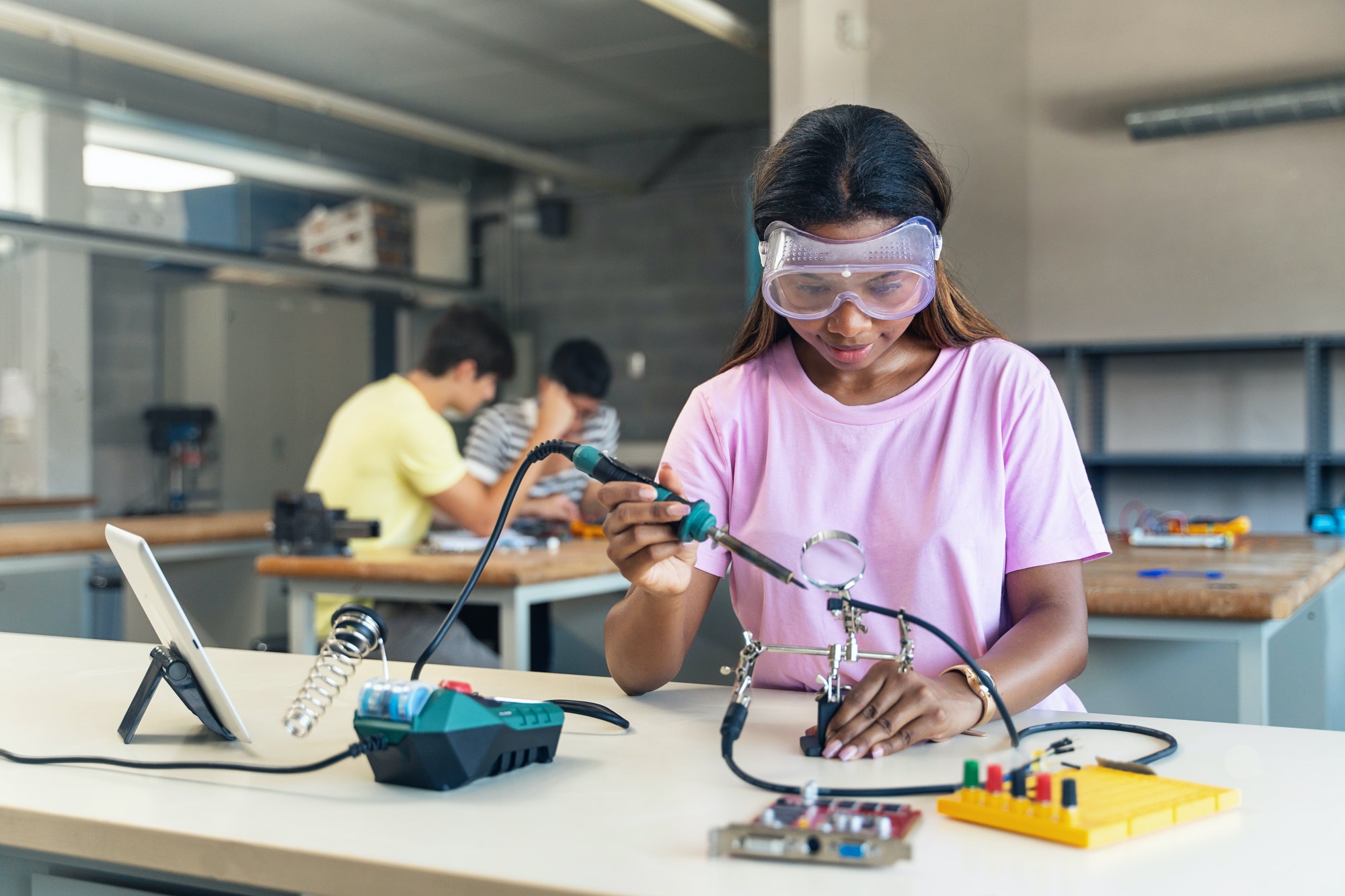 Guía completa para principiantes: cómo elegir las herramientas y repuestos adecuados para tu proyecto de electrónica